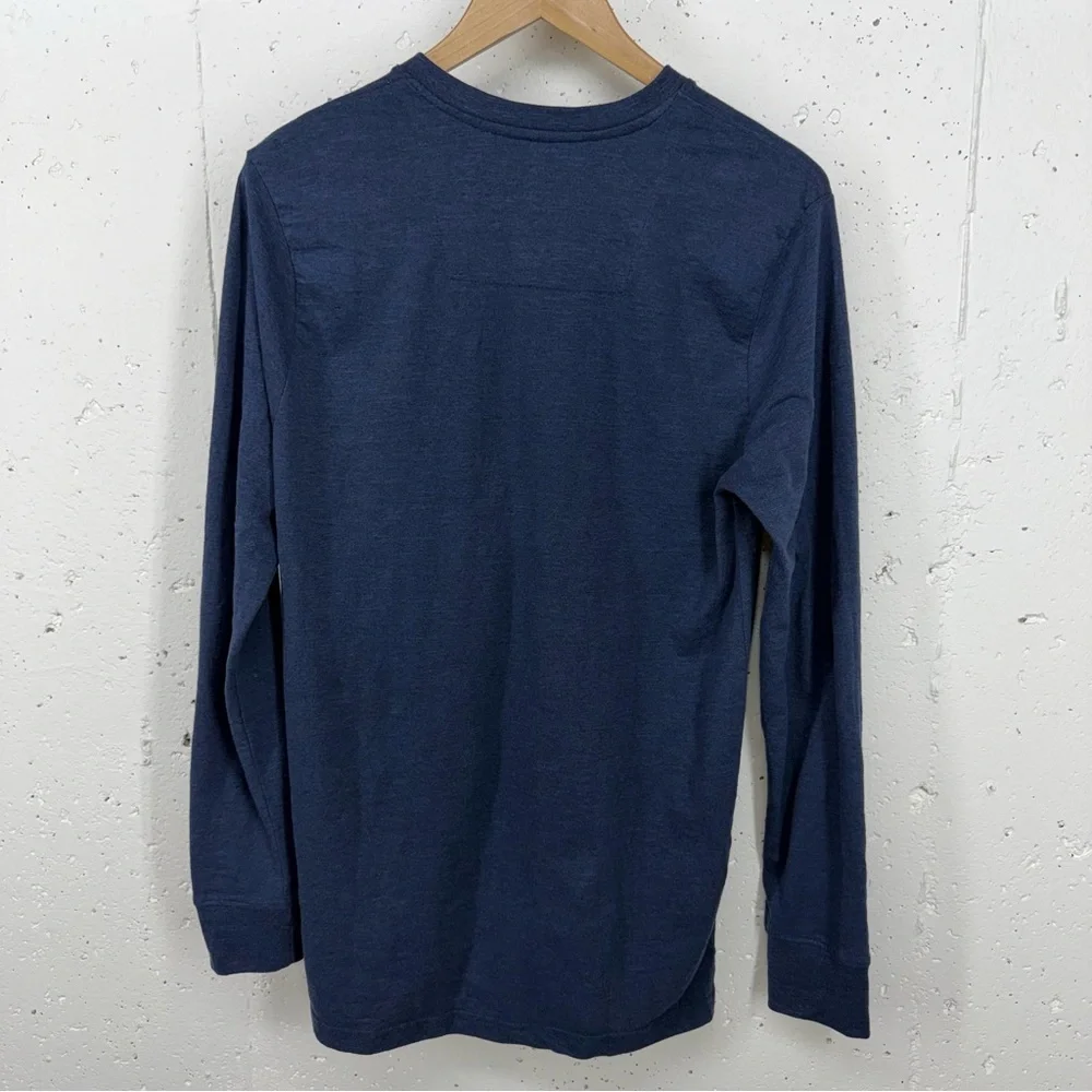 True Religion Men’s size Medium Navy Blue Horseshoe Logo Henley Shirt
